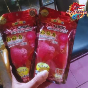 OKIKO QUICK RED Premium Head Growth Formula for Louhan Fish Enhance Red Marking & Vibrancy High-Protein Feed 100g  S M L
